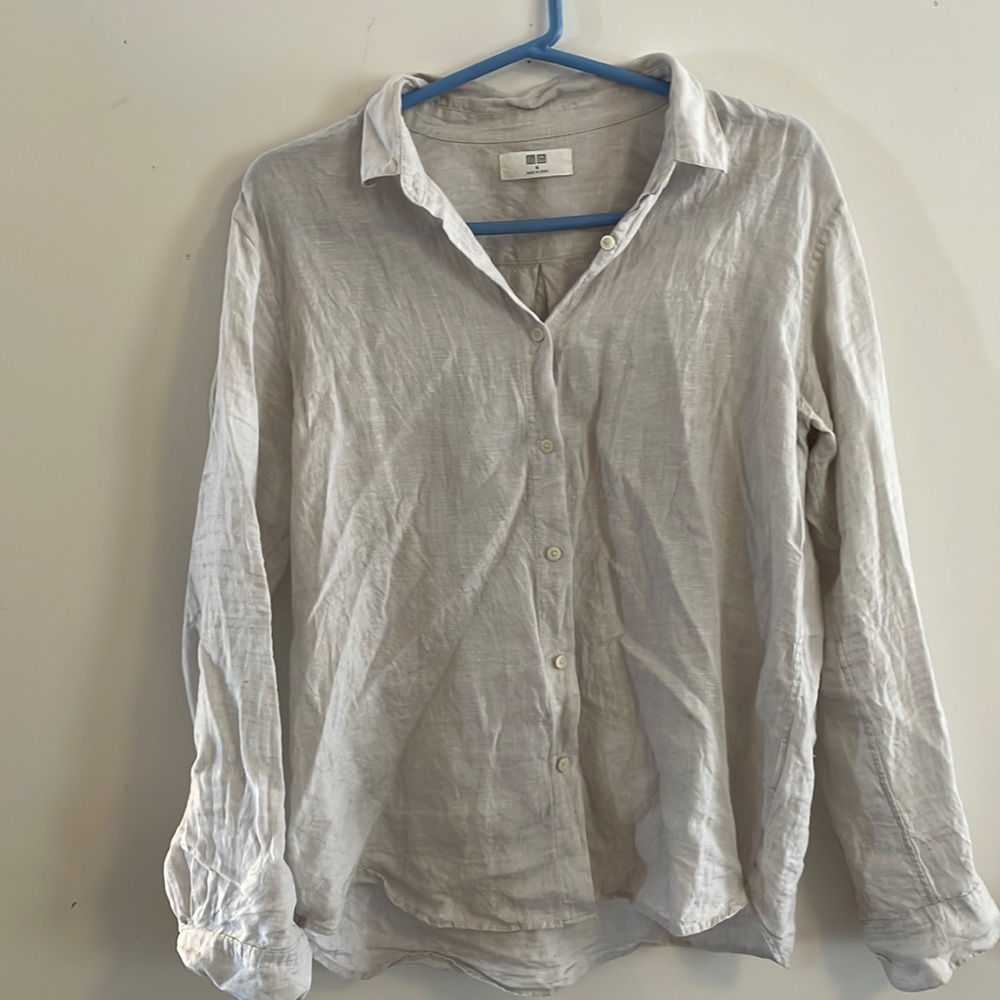Uniqlo Gray Linen Buttondown